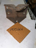 1935666 - mount plate