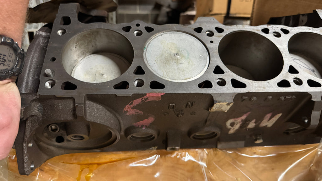 NOS LA318 5.2L V8 short block #5214643, 1980 OEM Mopar car/ truck engine