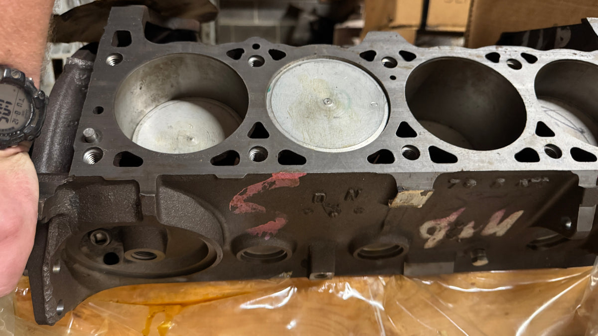 NOS LA318 5.2L V8 short block #5214643, 1980 OEM Mopar car/ truck engine