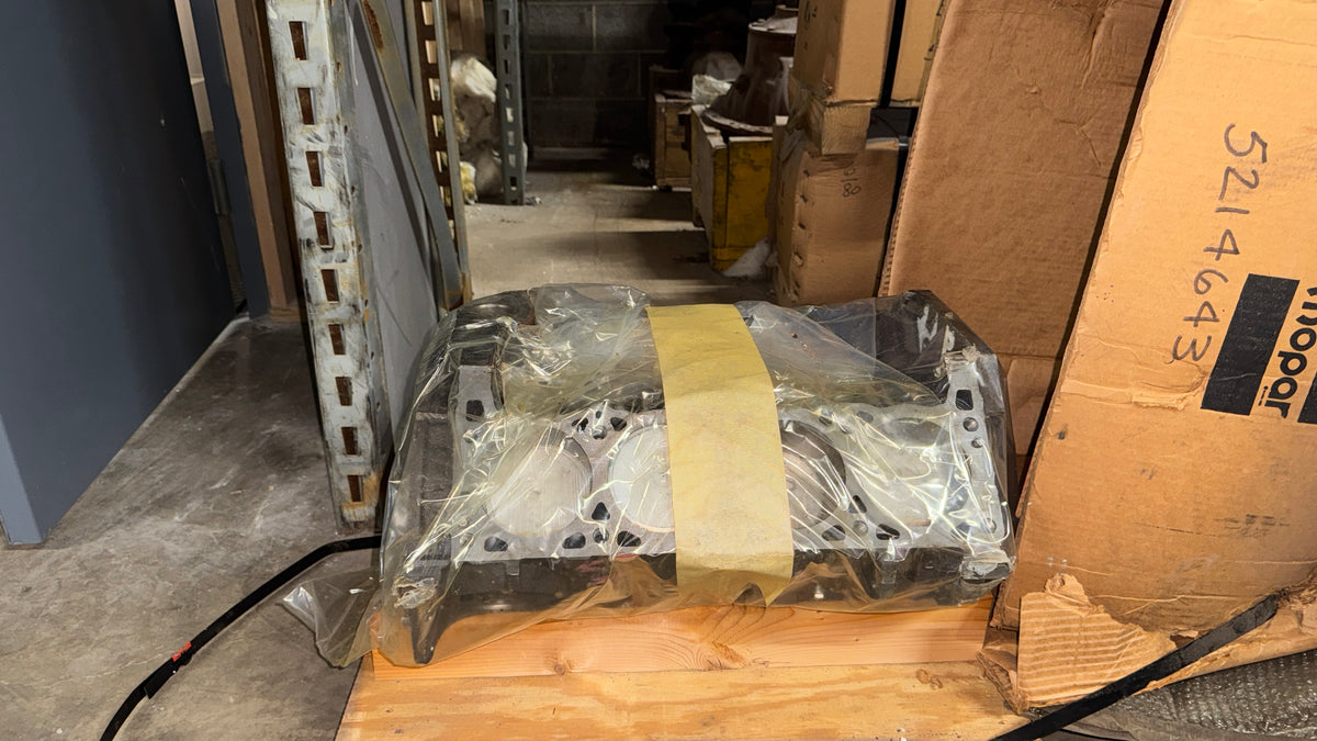 NOS LA318 5.2L V8 short block #5214643, 1980 OEM Mopar car/ truck engine