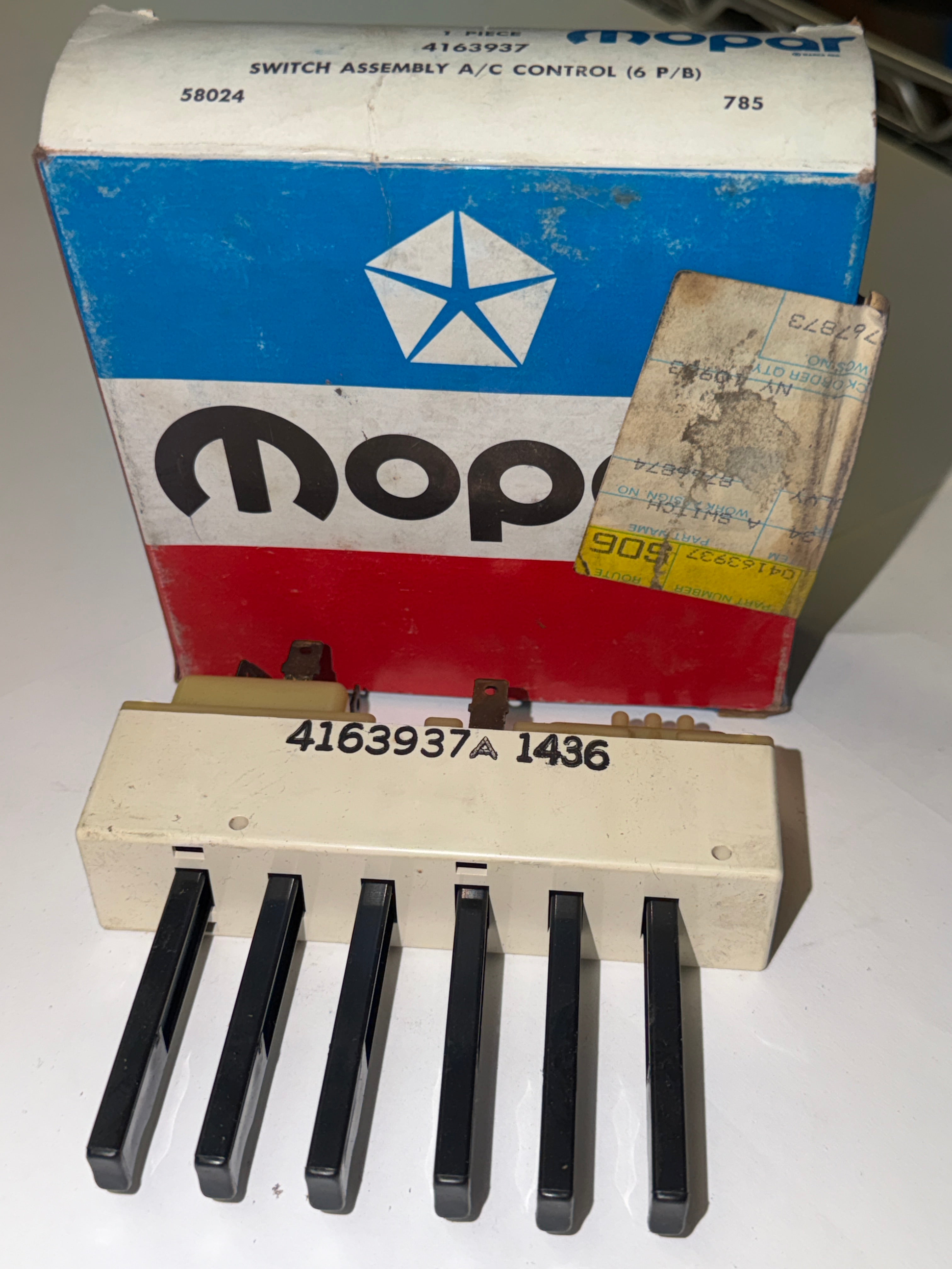 4163937 - AC push button control 1979-1981 B VAN, some rwd cars 1978-1981 ck button - B Van, some RWD Cars