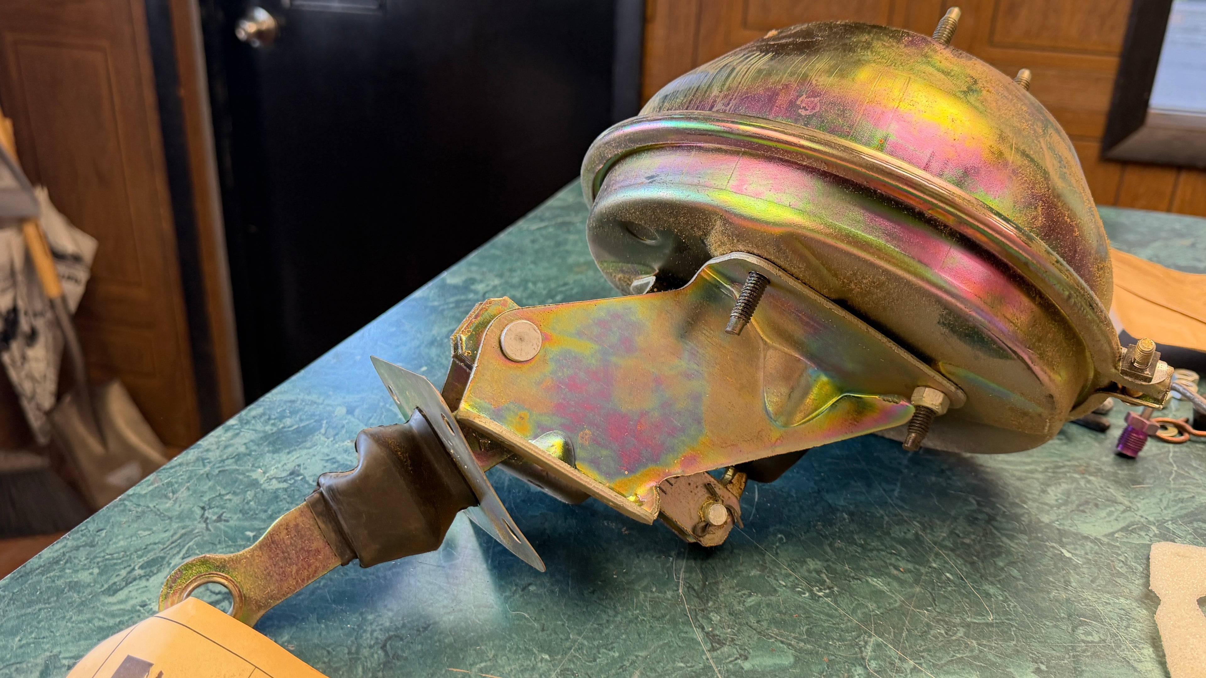 NOS 3879224, 73-75 Dart, Duster, Valiant, Scamp power brake booster ( Midland Ross)