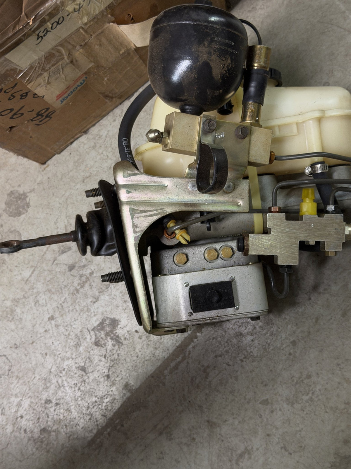 NOS Mopar 52004738 ABS Brake Hydraulic Assembly Bendix 9, 89-91 Jeep Cherokee, 1990 wagoneer , Free Shipping