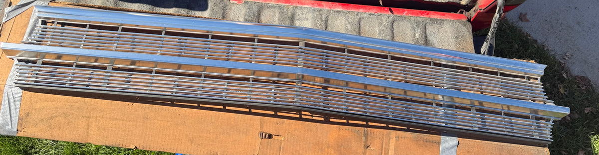 2582400 Nos 1968 Plymouth fury grille