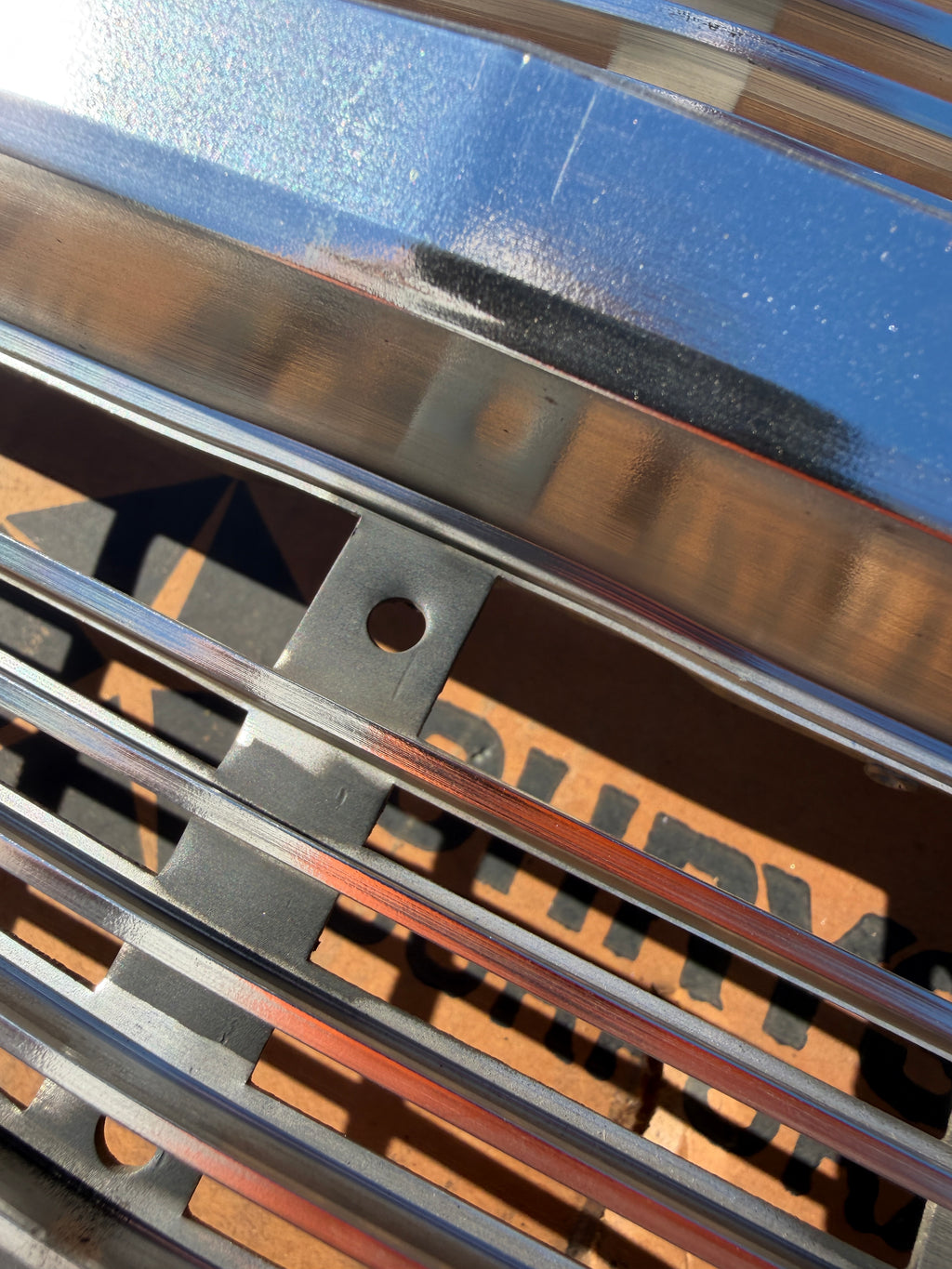 2582400 Nos 1968 Plymouth fury grille