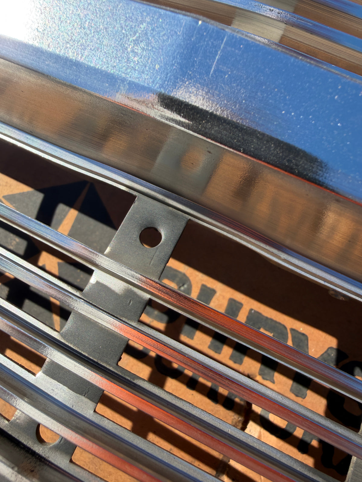 2582400 Nos 1968 Plymouth fury grille