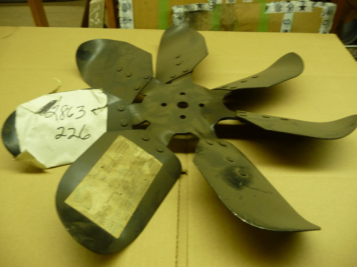 NOS Mopar 18 inch 7-blade radiator cooling fan, part number 2863226